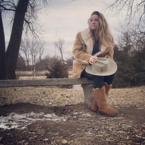 Meet your Posher, Allison - Picture 2 of 2